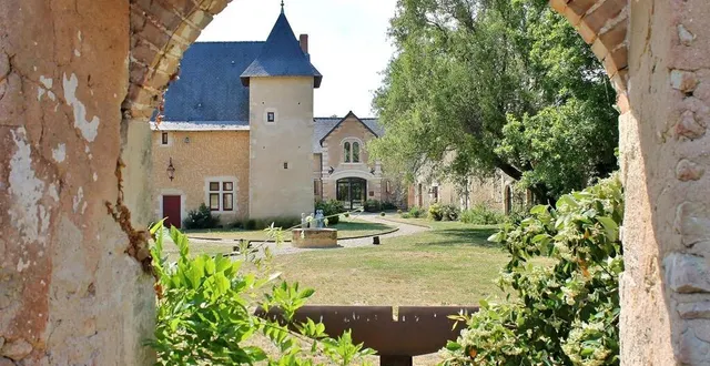 photo  le domaine de la saunerie, à parcé-sur-sarthe, abrite la galerie the artistic red dot, qui se visite sur rendez-vous.  &copy;  archives ouest-france 