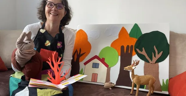 photo  un livre pop-up sur la forêt, accompagné de l’escargot sans nom, une de ses premières marionnettes.  &copy;  le maine libre 