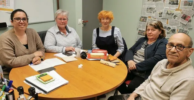 photo  l’association, représentée ici par élodie, maryse et annie, accompagnée de claudine, se fait accompagner par brahim diguer, directeur de la maison des habitants rompu aux contacts avec le maroc  &copy;  le maine libre 