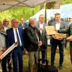 photo  nicolas jannault, directeur onf de l’agence régionale pays de la loire, a remis aux élus la plaque du label forêt d’exception, vendredi 24 mai 2024. 