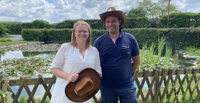 photo  aurélie doiteau et miguel bruneau organisent leur marché d’été à la ferme, vendredi 31 mai et samedi 1er juin 2024, à crosmières, sur le thème du far west.  &copy;  ouest-france 