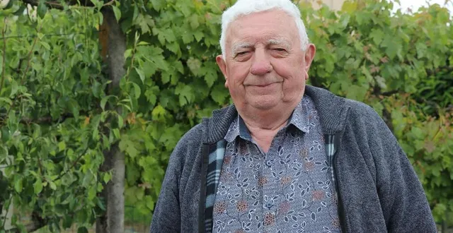 photo  à 78 ans, roland dalifard aura l’honneur de porter la flamme olympique, ce mardi 28 mai, au lion-d'angers.  &copy;  ouest-france 