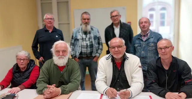 photo  des personnes passionnées par l’histoire de la ville ont repris le flambeau de l’association des cartophiles fertois.  &copy;  ouest-france 