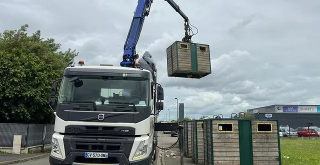 photo  alerté par les vagissements, un habitant de beaumont-sur-sarthe a dû aller chercher une binette pour récupérer le bébé abandonné, jeudi 23 mai 2024, au cœur du conteneur à emballages dont seulement un tiers était rempli.  &copy;  ouest-france 