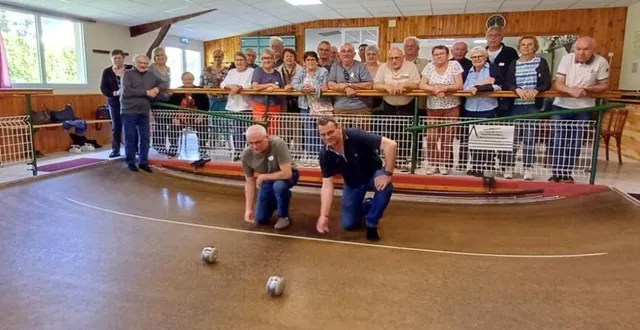 photo  à la faveur d’un week-end passé à vritz, commune déléguée de vallons-de-l’erdre, des habitants de trambly (en saône-et-loire, commune jumelée avec vritz) ont découvert le jeu de boule de fort. c’est au cercle saint-hélier de challain-la-potherie, que ces visiteurs se sont retrouvés. les maires des deux communes étaient présents.  &copy;  co 