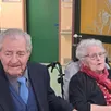photo  le temps et les difficultés de la vie n’ont pas atténué l’amour qu’ils se portent depuis 65 ans. 
