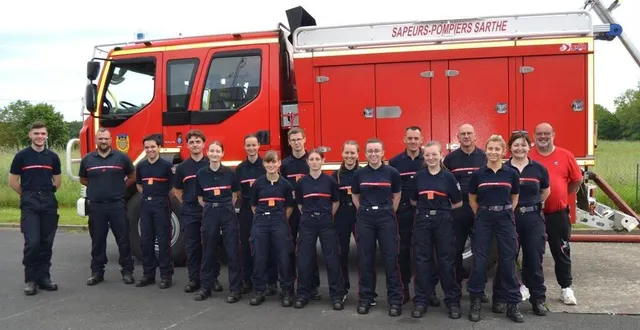 photo  lors de la manœuvre samedi matin avec l’encadrement.  &copy;  le maine libre 