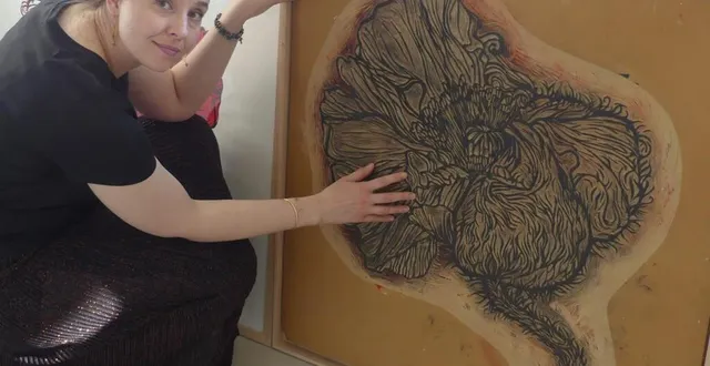 photo  pauline kalioujny aime travailler la matière et les couleurs  &copy;  . ouest-france 