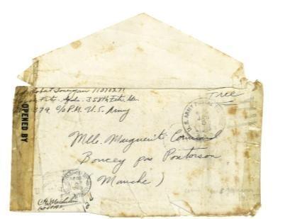 photo À la Libération lors d’une promenade, Margot sur les remparts avec sergent Robert. Une des lettres de la correspondance entre Margot et le sergent. Archives familiales 