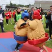 photo  À l’image de ces deux enfants s’essayant au sumo, les écoliers ont pris de plaisir à découvrir de nouvelles activités, ce mardi 28 mai, au lion-d’angers, à l’occasion du passage de la flamme olympique. 