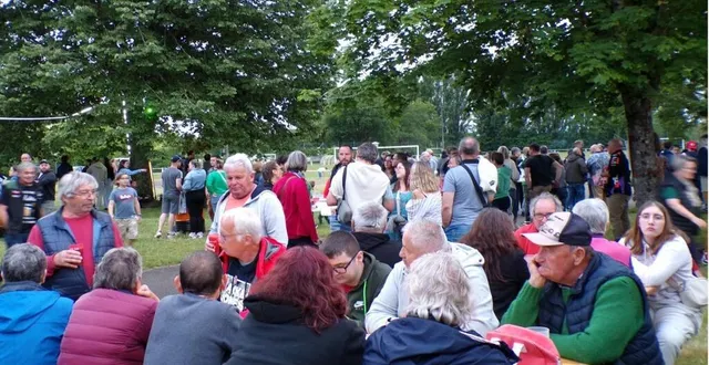 photo luché-pringé. concert du full moto-club : un public nombreux  &copy;  le maine libre 