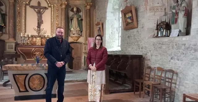 photo  guillaume leveel, secrétaire et fabienne pinaud, trésorière, devant les reliques des saints rasyphe et raven.  &copy;  ouest-france. 
