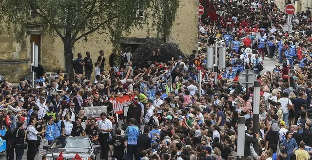 photo  la parade des pilotes reste toujours le moment incontournable de la semaine des 24 heures du mans.  &copy;  archives le maine libre - denis lambert 