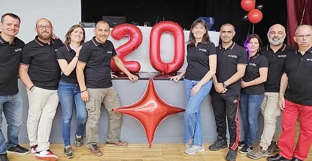 photo  l’association de danse rockomans a fêté ses 20 ans à la salle polyvalente de neuville, commune où habite son président.  &copy;  le maine libre 