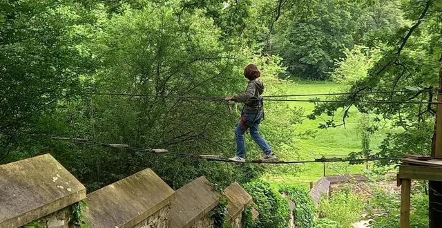 photo  le parcours d’accrobranches est une activité recherchée pour les amateurs de sensations qui aiment voler entre les arbres.  &copy;  ouest-france 