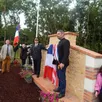 photo  en présence d’emmanuel aubry, préfet de la sarthe, la stèle marquant le 80e anniversaire du débarquement et de la libération de la france, a été inaugurée. 