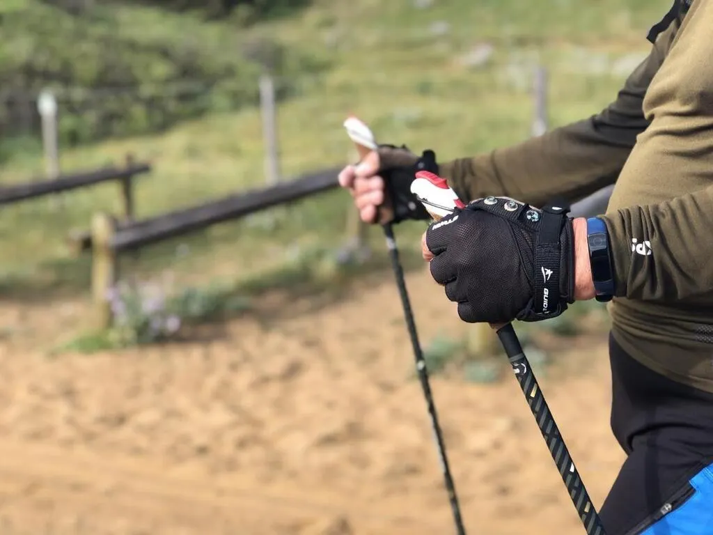 Ce qu’il faut savoir avant de débuter la marche nordique aux Sablesd