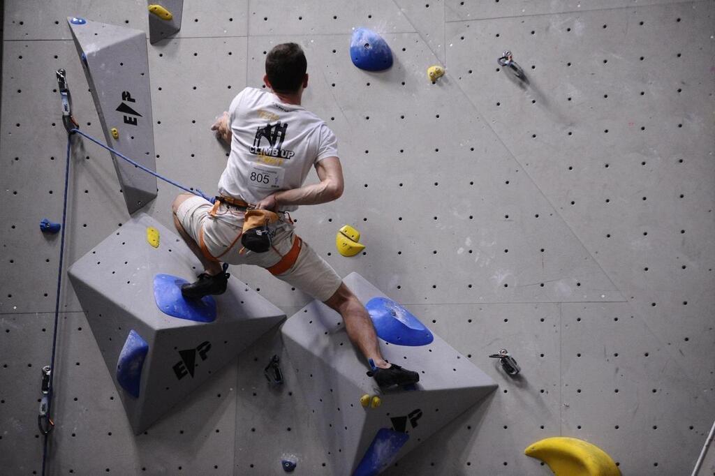 JO 2024. Le mur des épreuves d’escalade installé au Bourget . Sport