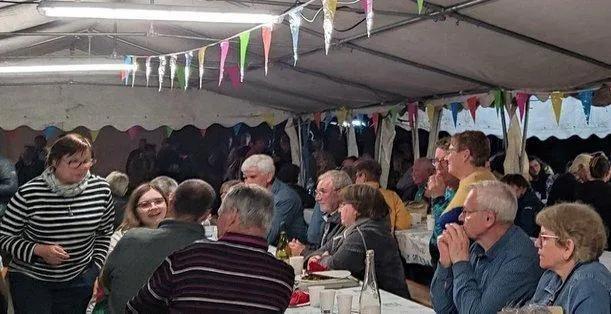 photo  337 personnes ont participé à la traditionnelle soirée paella, le 25 mai.  &copy;  le maine libre 