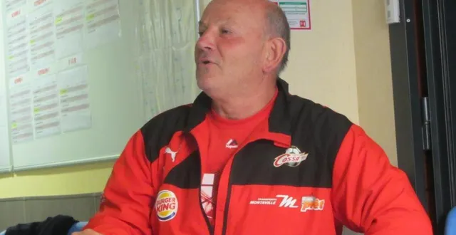 photo  marcel letessier, vice-président du football club de saint saturnin-la milesse est l’artisan principal du passage en douceur de témoin entre le club photoet le foot.  &copy;  ouest-france 