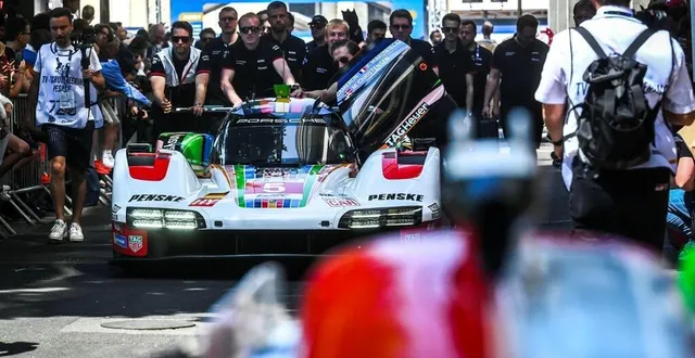 photo  en 2023, soleil et chaleur avaient accompagné les deux journées de pesage dans le centre-ville du mans - ici la porsche n°5 du team porsche penske motorsport)  &copy;  archives le maine libre - denis lambert 