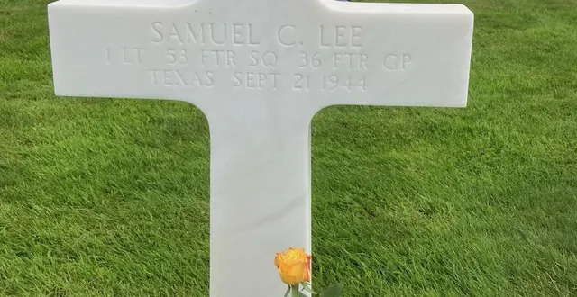 photo  la tombe du lieutenant samuel c. lee, fleurie lors du mémorial day.  &copy;  les fleurs de la mémoire 