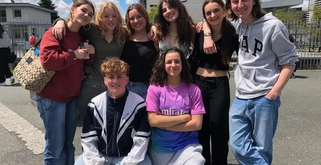 photo  angers, lycée chevrollier, le 31 mai 2024. titouan, lucile (premier plan) et leur bande sont ravis d’avoir franchi ce premier obstacle de la fin d’année de terminale.  &copy;  co 