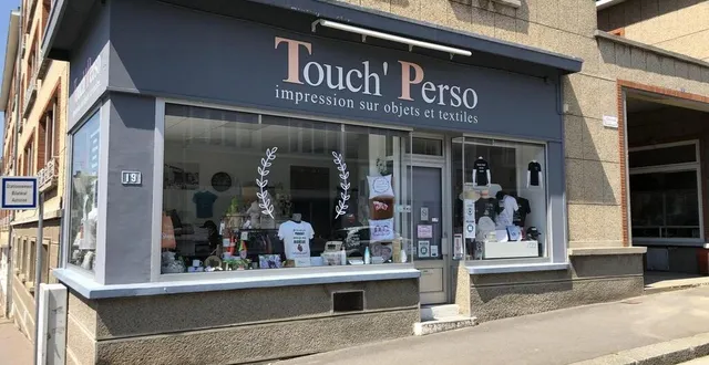 photo  le magasin touch’perso, rue de la boule, à flers (orne), a été le premier à bénéficier du dispositif ma boutique test, en 2017.  &copy;  archives ouest-france 