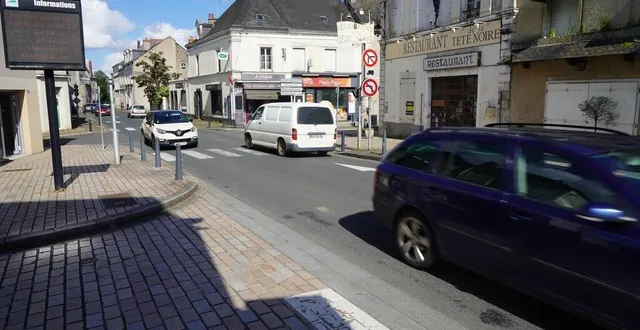 photo  chaque jour, le bourg de saint-georges-sur-loire est traversé par environ 8 000 véhicules, dont de nombreux camions. d’où le projet d’une déviation défendu par les élus de la municipalité.  &copy;  ouest-france 