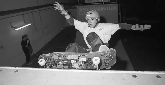 photo  alain montigné, dit platoon, dans ses œuvres.  &copy;  camouflage street crew 