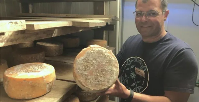 photo  miguel bruneau a commencé par quatre tommes de vache par mois. aujourd’hui, il en fait quinze par semaine…  &copy;  le maine libre 