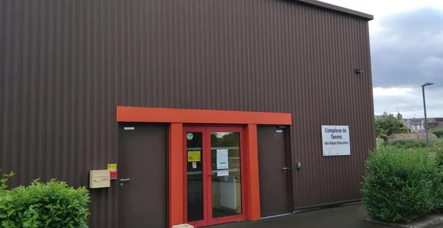 photo  le complexe de tennis des alpes mancelles se situe à saint-aubin -de-locquenay.  &copy;  le maine libre 
