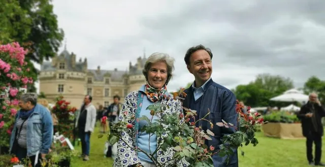 photo  samedi 1er juin 2024, barbara de nicolaÿ et stéphane bern ont présenté la rose « château du lude », dont le présentateur féru de patrimoine est le parrain.  &copy;  ouest-france 