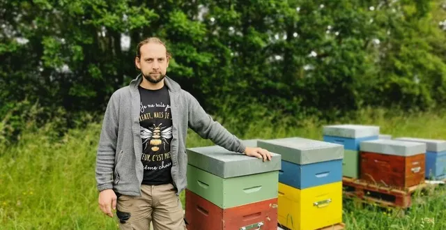 photo  apiculteur à villaines-sous-malicorne (sarthe), ulysse hoft a lancé 2023 son activité apicole. aujourd’hui, les miels d’ulysse cherchent à se développer via une cagnotte en ligne.  &copy;  ouest-france 