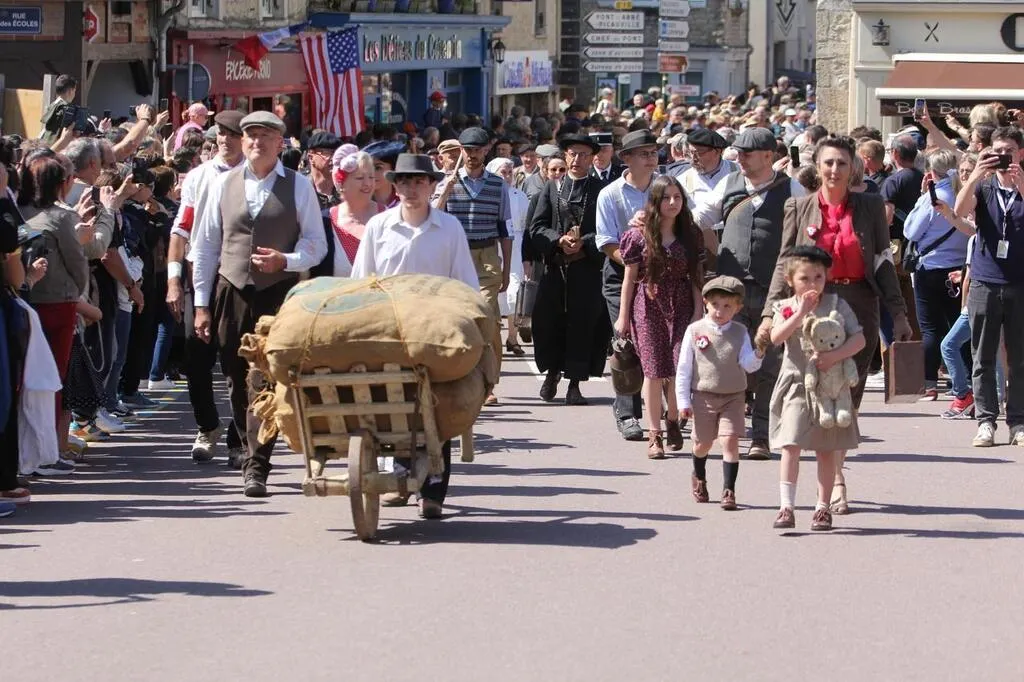 80e DDay. À SainteMèreÉglise, un défilé rend hommage aux civils et