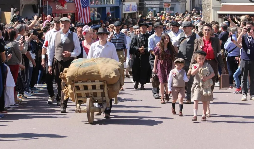 80e DDay. À SainteMèreÉglise, un défilé rend hommage aux civils et aux résistants Cherbourg
