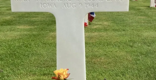 photo  la tombe du sergent milton stoll fleurie lors du mémorial day.  &copy;  jacky emery 