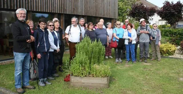 photo  une trentaine de personnes ont participé à cette marche.  &copy;  le maine libre 