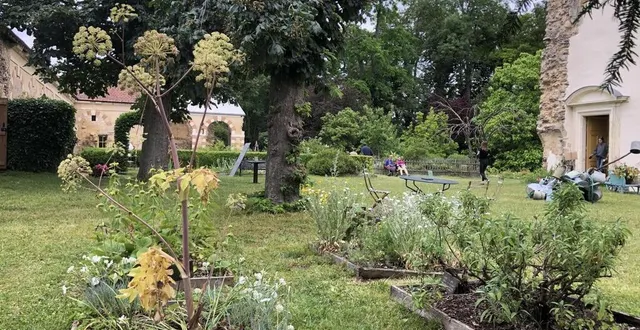 photo  des carrés potagers sont déjà présents, essentiels pour l’autosuffisance des moines à l’époque.  &copy;  archives abbaye de tuffé 