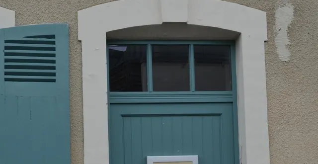 photo  maëva richard se réjouit d’avoir son salon bien visible à malicorne.  &copy;  le maine libre 