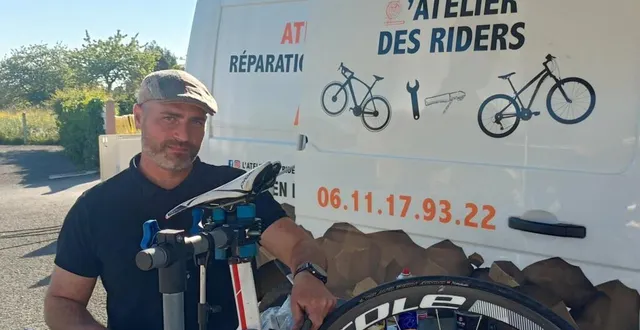 photo  damien poirier devant son camion atelier.  &copy;  ouest-france 