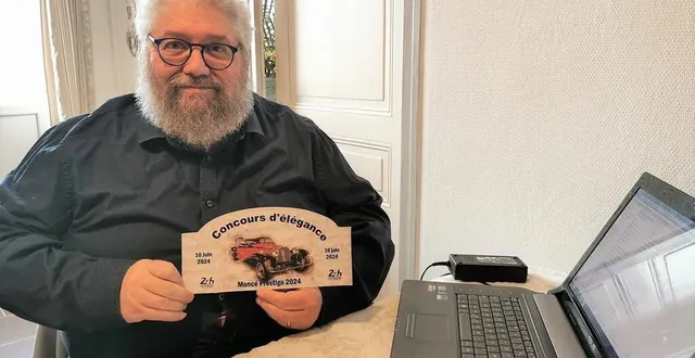 photo  patrick gautier présente la plaque commémorative qui sera remise à chaque propriétaire exposant un véhicule de prestige le lundi 10 juin à moncé-en-belin.  &copy;  le maine libre 