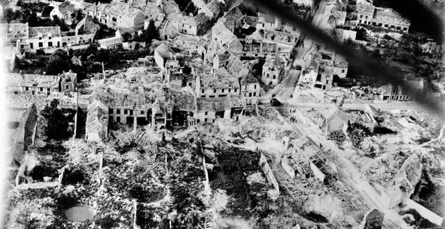 photo  une photo aérienne montre les dégâts impressionnants du bombardement d’écouché, le 6 juin 1944.  &copy;  commune écouché-les-vallées 