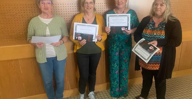 photo  lors de cette assemblée générale, cinq personnes de l’admr ont été mises à l’honneur pour vingt ou trente ans d’ancienneté. de gauche à droite : catherine david, marielle gallot, isabelle mauduit, claudine pierre auguste. absente : isabelle gareau.  &copy;  admr athis 
