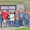 photo  les dirigeants et quelques anciens joueurs de l’us chantenay-villedieu réunis devant le club-house du stade philippe-heurtebize, samedi 1er juin 2024, pour les 60 ans du club. 