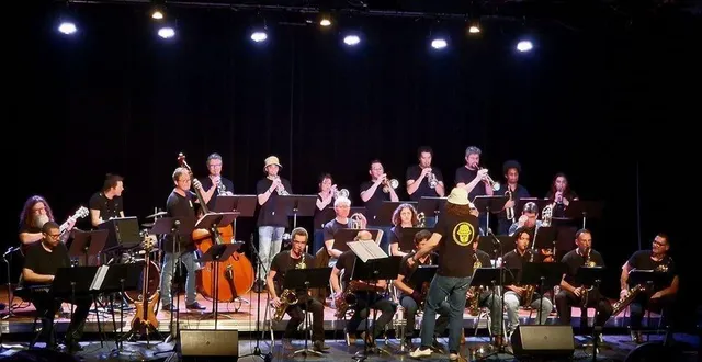 photo  le big band de l’orée de bercé bélinois (bbobb), une formation musicale composée de 24 musiciens.  &copy;  sud-est manceau 