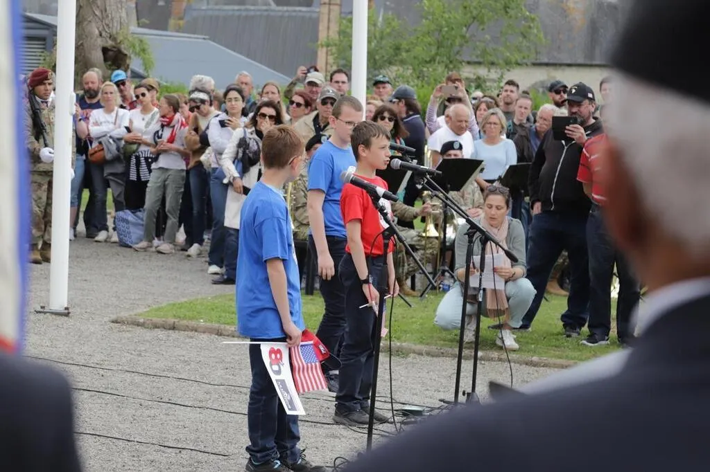 À SainteMèreÉglise, une cérémonie avec les écoliers pour le 80e
