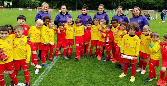 photo  sept mamans du club (6 sur la photo) se sont occupées de la vingtaine d’enfants présents.  &copy;  le maine libre 