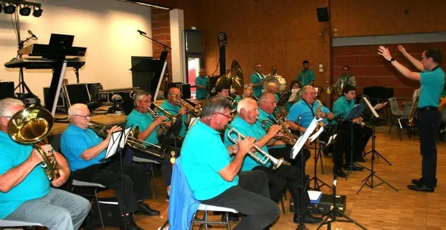 photo  une harmonie de cuivres sous la direction de valentin brossier, qui a enchanté un public venu nombreux.  &copy;  le maine libre 