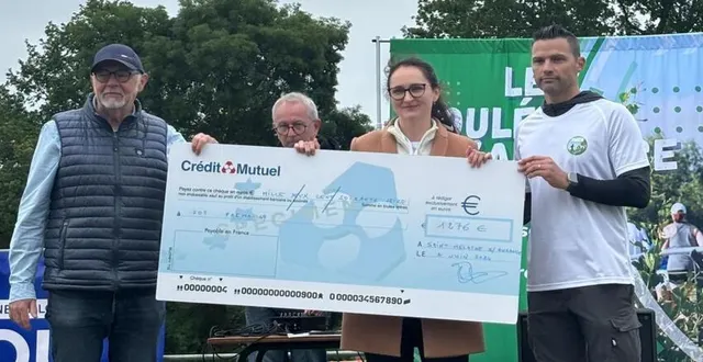 photo  les organisateurs et l’adjoint aux associations sportives, philippe kérébel (à gauche), ont remis un chèque de 1 276 € aux responsables de l’association sos préma 49 à l’issue des courses et des marches de cette matinée.  &copy;  ouest-france 